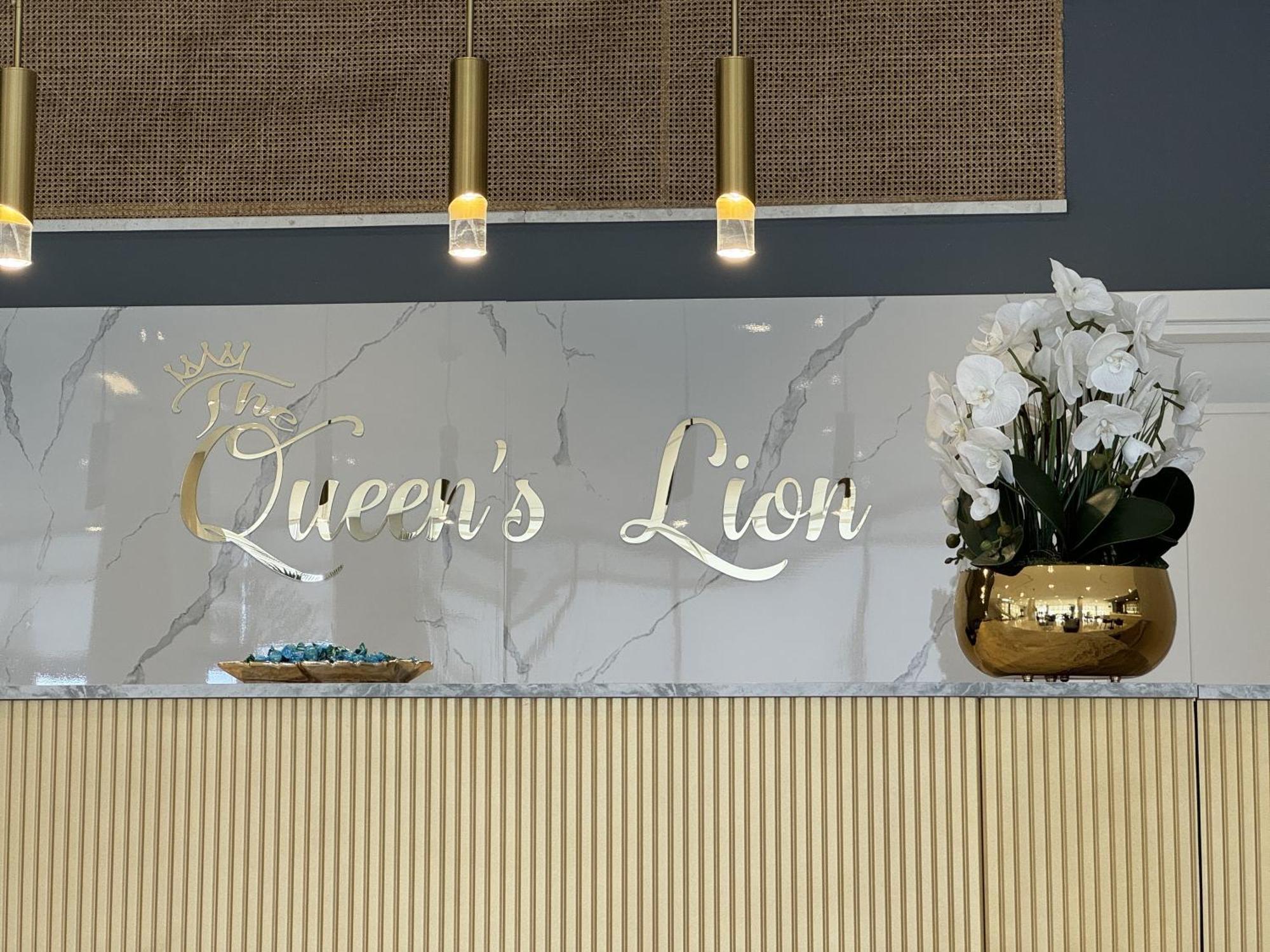 The Queen's Lion Premium