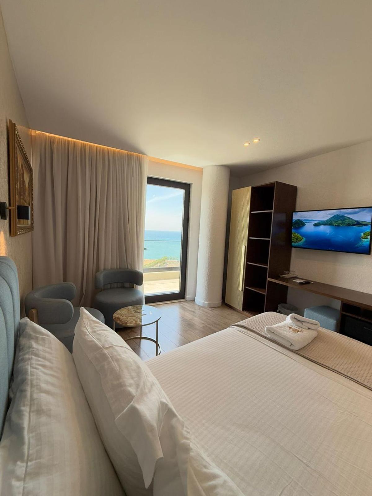 The Queen's Lion Premium Hotel *