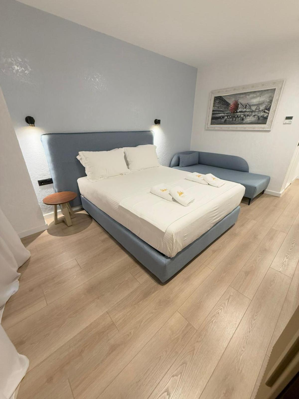 The Queen's Lion Premium * Saranda
