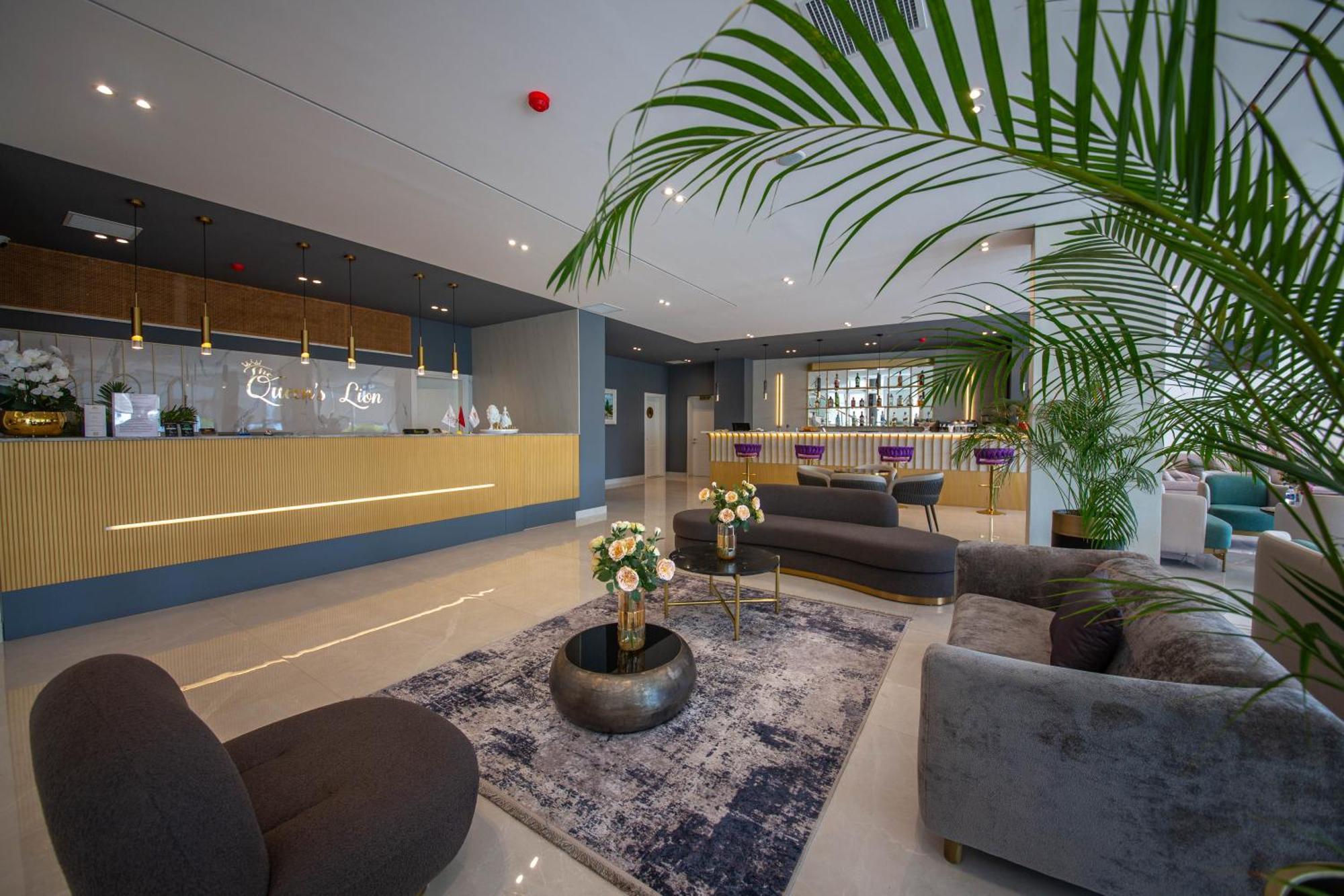 The Queen's Lion Premium Saranda