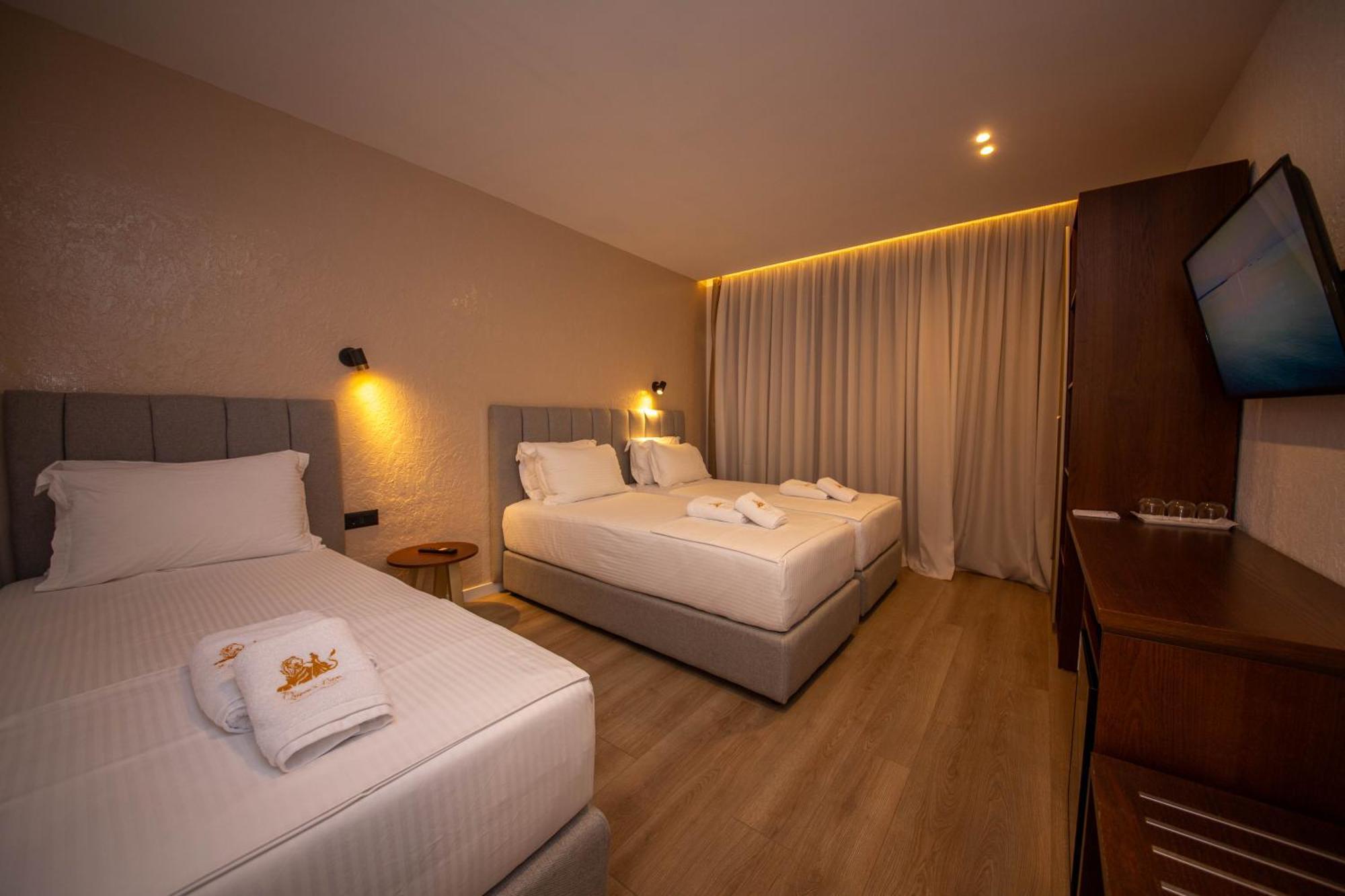 The Queen's Lion Premium Hotel *