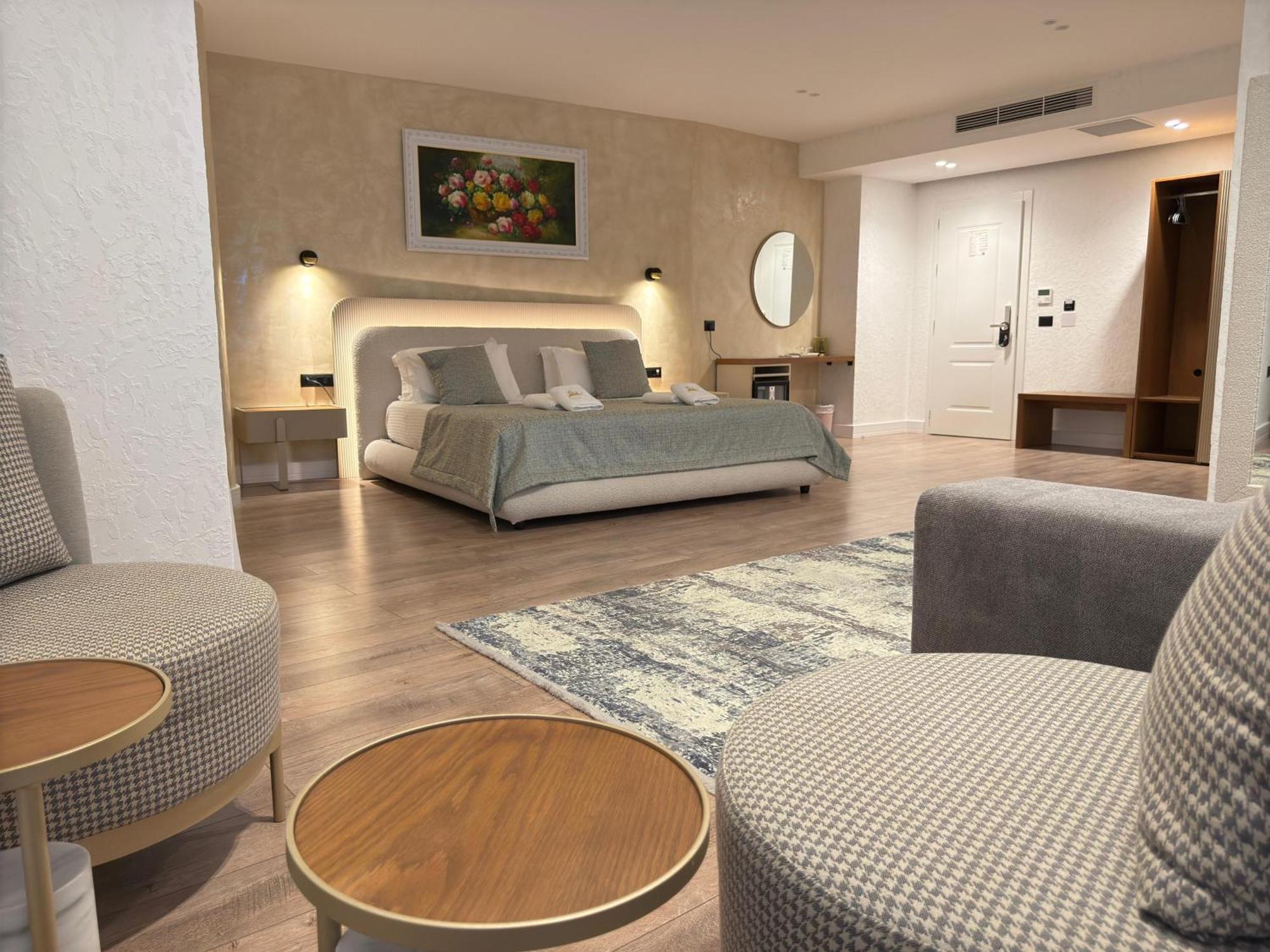 Hotel The Queen's Lion Premium